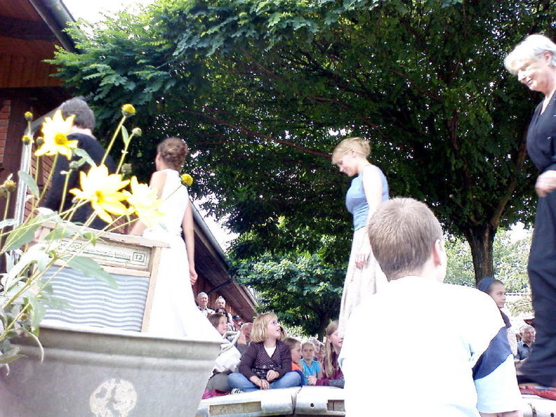 2008_09_07 historische modenschau beim dreschfest 051.jpg